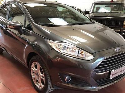Usata Ford Fiesta 101 CV (74 kW) 2016 Grigio metallizzato