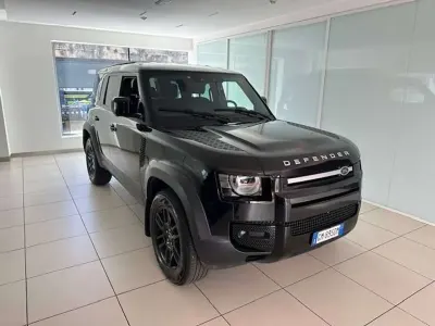 Usata Land Rover Defender SE 249 CV (183 kW) 2023 Santorini black SUV