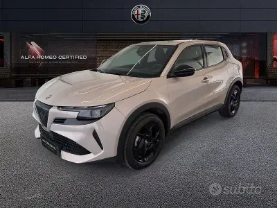 Usata Alfa Romeo Junior 145 CV (106 kW) 2025 Beige SUV