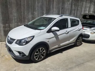 Usata Opel Karl Rocks 73 CV (53 kW) 2018 Bianco Utilitaria