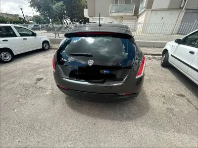 Usata Lancia Delta 120 CV (88 kW) 2009 Grigio Utilitaria