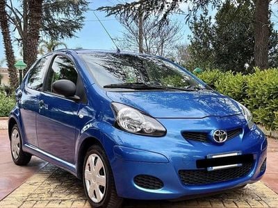 Usata Toyota Aygo Connect Style 68 CV (50 kW) 2011 Blu Utilitaria