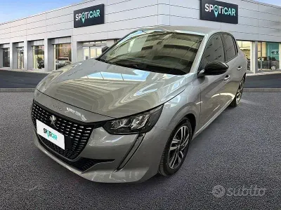 Usata Peugeot 208 Allure 101 CV (74 kW) 2023 Grigio Utilitaria