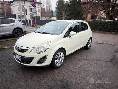 Usata Opel Corsa 95 CV (69 kW) 2011 Beige Utilitaria