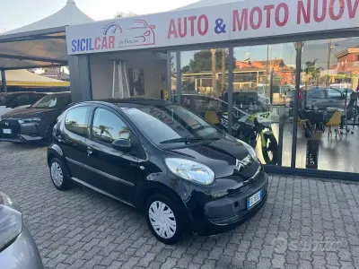 Usata Peugeot 107 68 CV (50 kW) 2010 Grigio Utilitaria