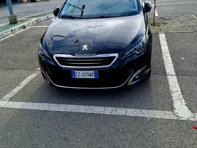 Usata Peugeot 308 120 CV (88 kW) 2015 Nero Berlina