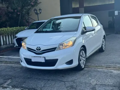 Usata Toyota Yaris Active 69 CV (50 kW) 2014 Bianco Utilitaria