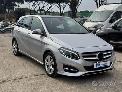 Usata Mercedes B180 107 CV (78 kW) 2017 Grigio Monovolume