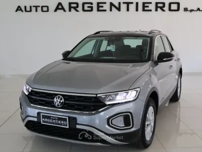 Usata VW T-Roc Life 116 CV (85 kW) 2025 Pyrot silver SUV