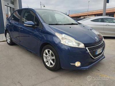 Usata Peugeot 208 Allure 68 CV (50 kW) 2013 Blu Utilitaria