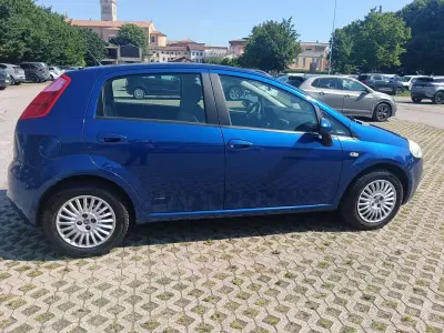 Usata Fiat Grande Punto Dynamic 65 CV (47 kW) 2007 Bluazzurro Utilitaria