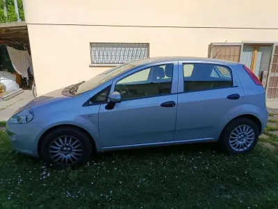 Usata Fiat Punto Lounge 69 CV (50 kW) 2016 Argento Utilitaria