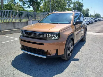 Nuova Fiat Grande Panda 101 CV (74 kW) 2026 Bronzo Utilitaria