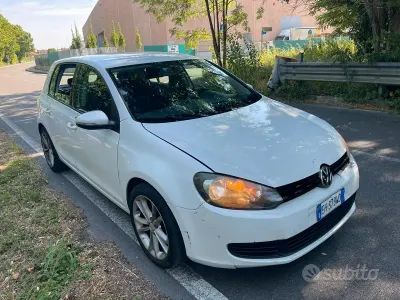 Usata VW Golf VI 105 CV (77 kW) 2011 Bianco Coupé