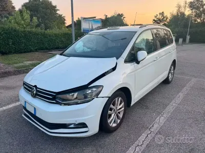 Usata VW Touran 115 CV (84 kW) 2016 Bianco Monovolume