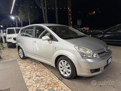 Usata Toyota Corolla Verso 115 CV (84 kW) 2005 Grigio Monovolume