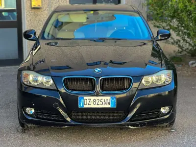 Begagnad BMW 318 143 HK (105 kW) 2009 Svart Kombi