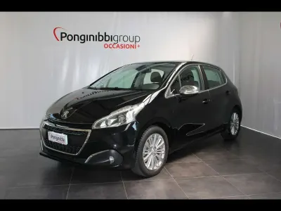 Usata Peugeot 208 Allure 83 CV (61 kW) 2019 Nero Utilitaria
