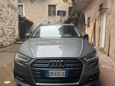 Usata Audi A3 Sport 140 CV (102 kW) 2019 Grigio Berlina