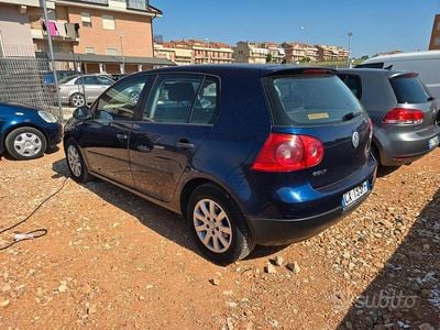 Usata VW Golf IV Sportline 140 CV (102 kW) 2005 Blu Berlina