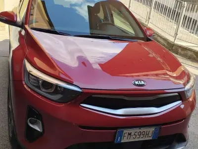 Usata Kia Stonic 120 CV (88 kW) 2017 Rosso SUV