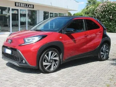 Usata Toyota Aygo X Lounge 72 CV (52 kW) 2024 Rosso SUV