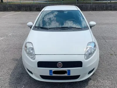 Usata Fiat Grande Punto 77 CV (56 kW) 2013 Bianco Utilitaria