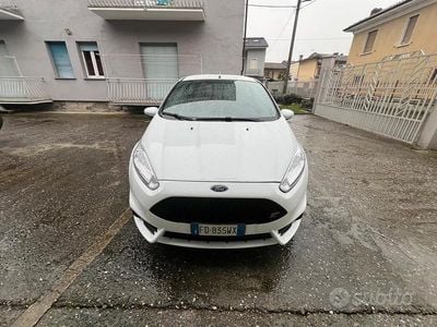 Begagnad Ford Fiesta ST 182 HK (133 kW) 2016 Vit Sedan