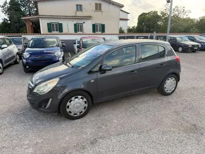 Usata Opel Corsa Edition 75 CV (55 kW) 2012 Other Utilitaria