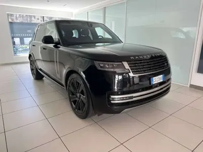 Usata Land Rover Range Rover HSE 300 CV (220 kW) 2024 Santorini black SUV