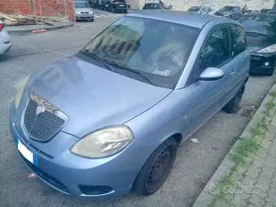 Usata Lancia Ypsilon 69 CV (50 kW) 2006 Bluazzurro Utilitaria