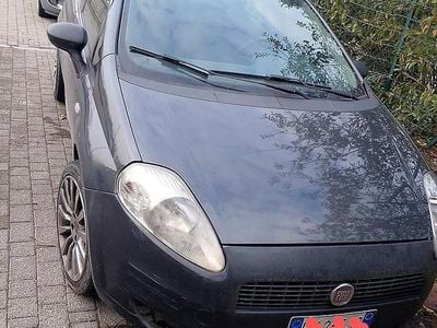 Usata Fiat Punto 75 CV (55 kW) 2011 Grigio Berlina