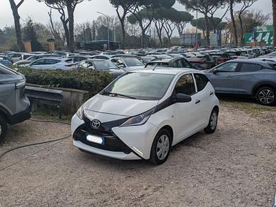 Usata Toyota Aygo 69 CV (50 kW) 2018 Bianco Utilitaria