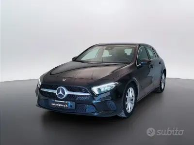 Usata Mercedes A180 Premium 116 CV (85 kW) 2023 Nero cosmo metallizzato Berlina