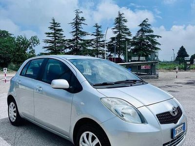 usata Toyota Yaris 1.0 5 porte Sol Ok neopatentati