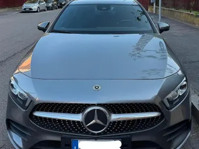 Usata Mercedes A180 AMG Line Premium 116 CV (85 kW) 2021 Grigio Berlina