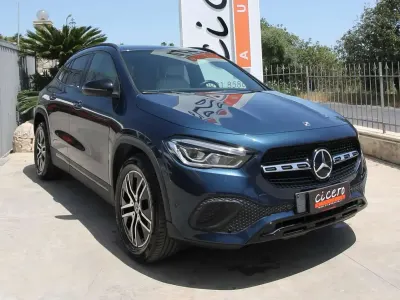 Usata Mercedes GLA200 150 CV (110 kW) 2020 Denim blue SUV