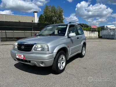 Usata Suzuki Grand Vitara 94 CV (69 kW) 2004 Grigio SUV