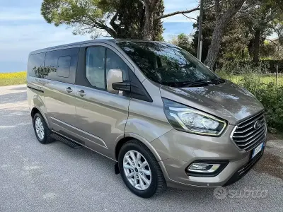 Usata Ford Tourneo Titanium 131 CV (96 kW) 2019 Marrone Monovolume