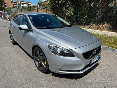 Usata Volvo V40 Momentum 150 CV (110 kW) 2015 Grigio Berlina