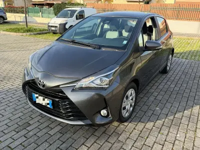Occasion Toyota Yaris Lounge 72 ch (52 kW) 2019 Gris Citadine