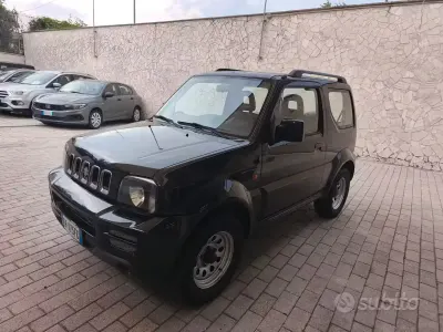 Usata Suzuki Jimny 85 CV (62 kW) 2012 Nero SUV