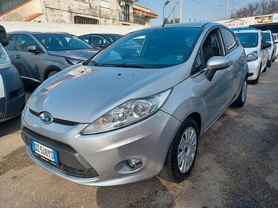 Usata Ford Fiesta Titanium 68 CV (50 kW) 2010 Argento Utilitaria