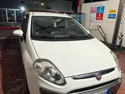 Usata Fiat Punto Evo 85 CV (62 kW) 2025 Bianco Utilitaria