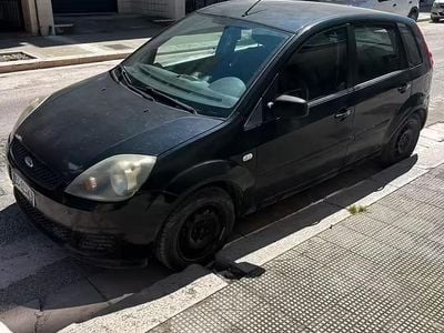 Usado Ford Fiesta 73 HP (53 kW) 2007 Preto Citadino