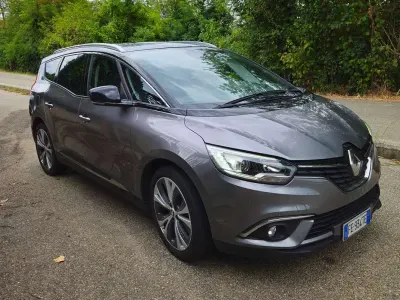 Usata Renault Grand Scénic IV Intens 110 CV (80 kW) 2017 Blu/azzurro Monovolume