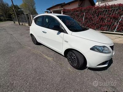 Usata Lancia Ypsilon Silver 69 CV (50 kW) 2019 Bianco Utilitaria