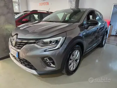 Usata Renault Captur Intens 101 CV (74 kW) 2021 Grigio SUV