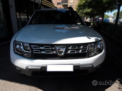 Usata Dacia Duster Lauréate 110 CV (80 kW) 2015 Bianco SUV