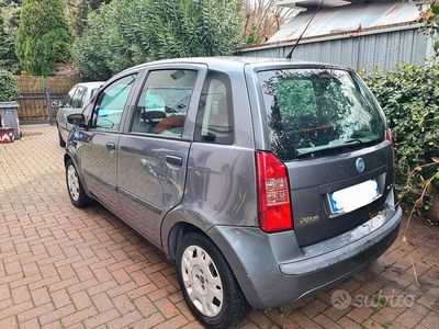Käytetty Fiat Idea 97 HP (71 kW) 2005 Harmaa Tila-auto